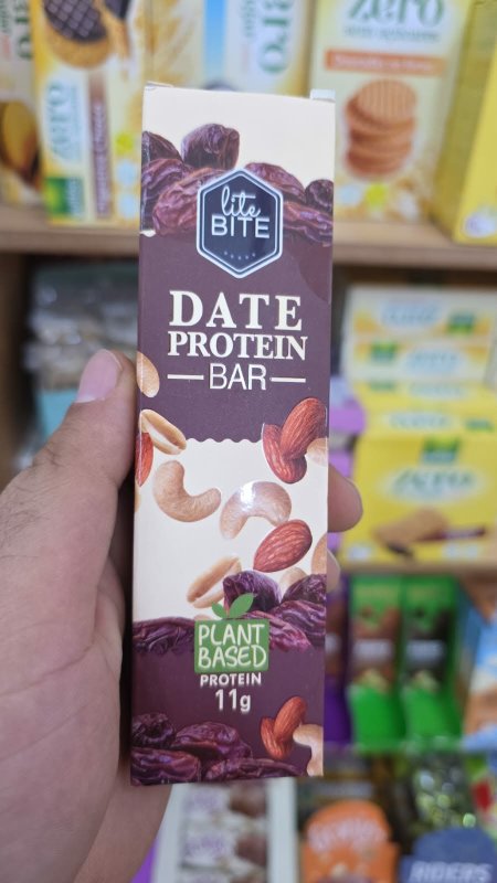 لايت بت (بروتين بار باللوز والتمر)